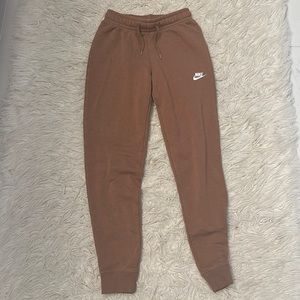 Women’s Nike Sportswear high waisted fleece joggers